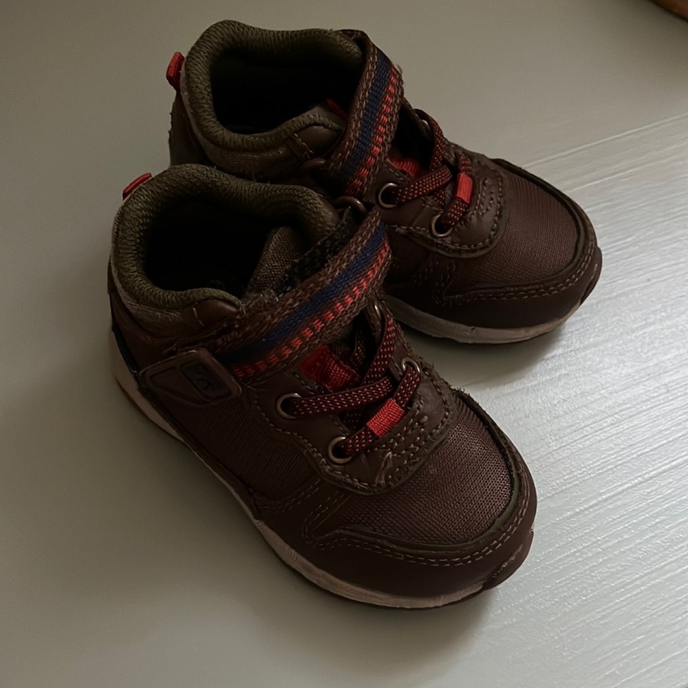 Stride Rite Ankle-High Rise Shoes. GUC size toddler 5m.